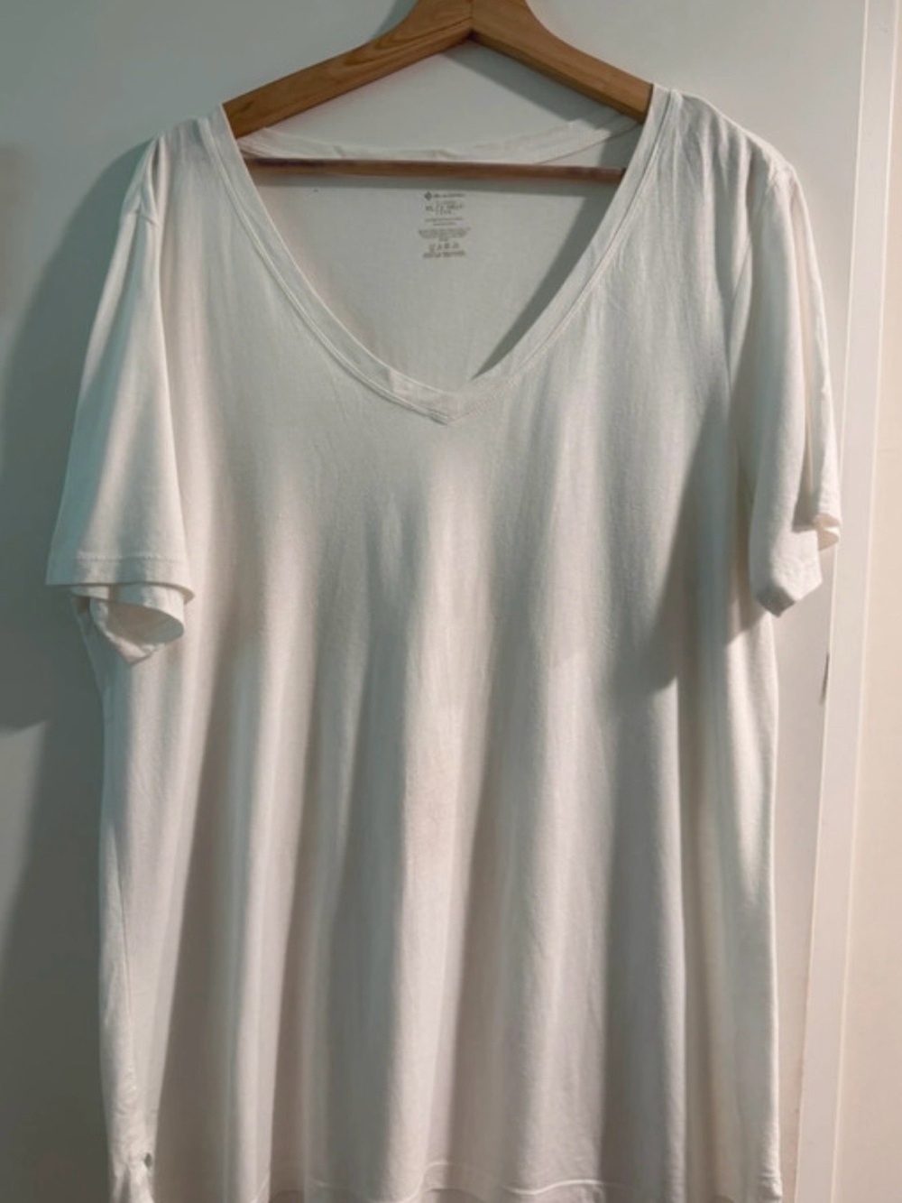 Classic White V-Neck Short Sleeve Tee